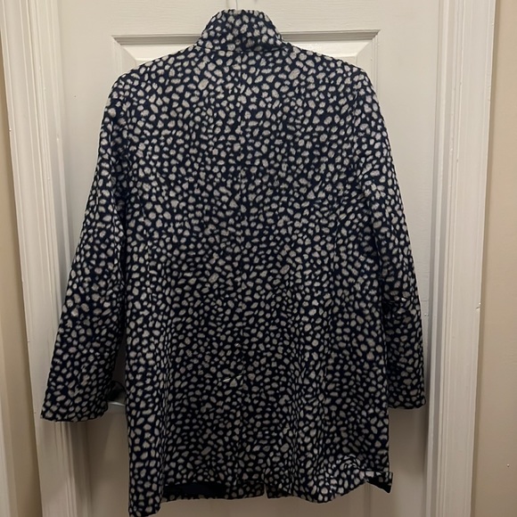 Ann Taylor LOFT zip up coat with snaps near the neck. EUC! Size Large. - Picture 8 of 8